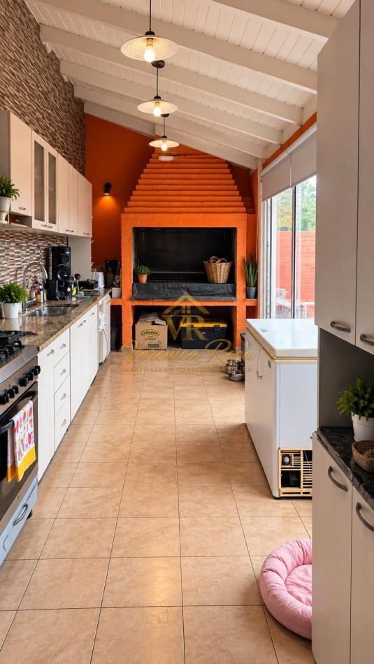 Casa 4 ambientes en venta - Barrio Democracia, Ciudad Evita.
