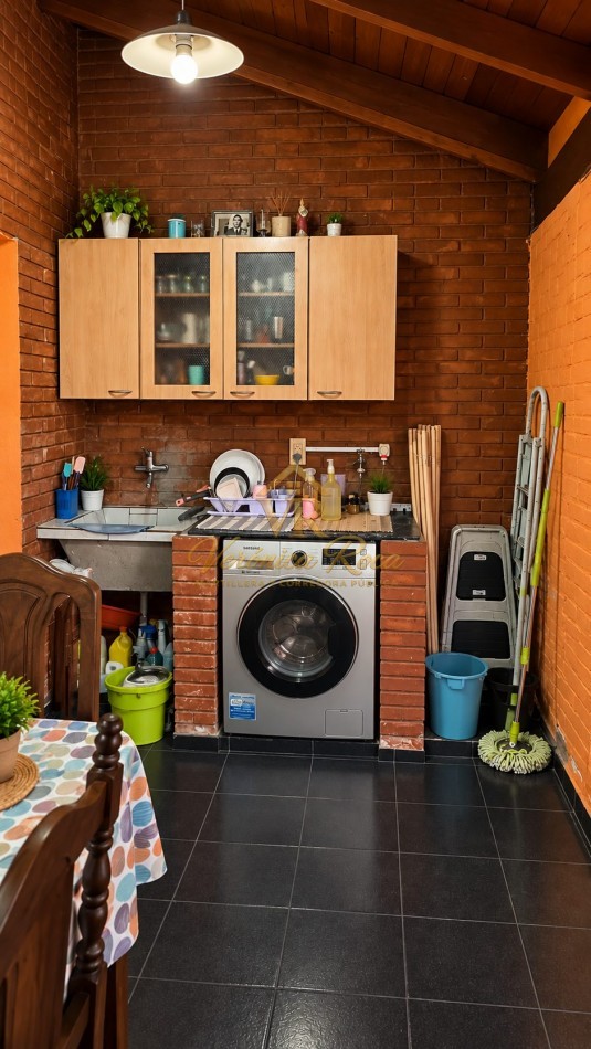 Casa 4 ambientes en venta - Barrio Democracia, Ciudad Evita.